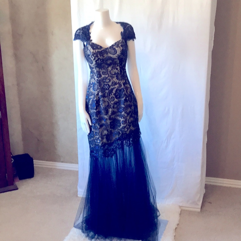 Worn once to Prom. Good Condition.